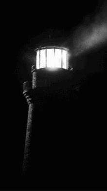 farol aceso na noite